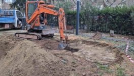 Obres de construcció del jardí de pol·linitzadors (ecoanivellacions)
